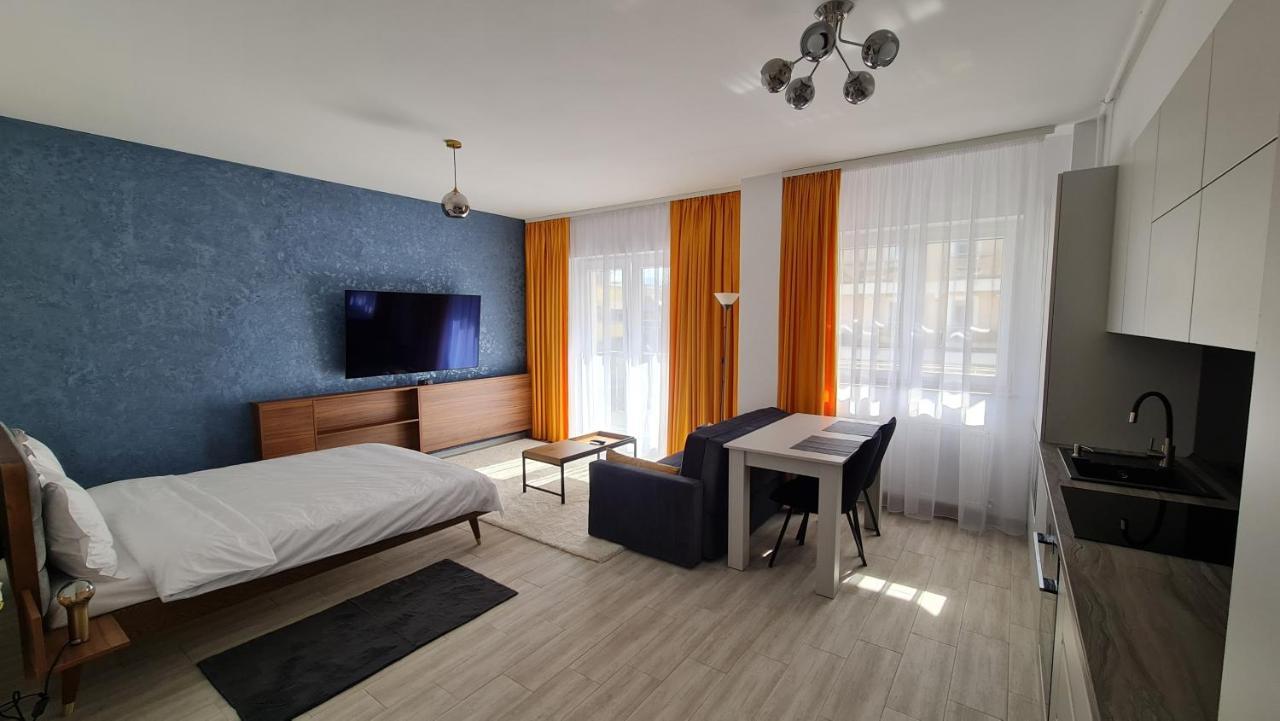Swiss 8 Apartament *